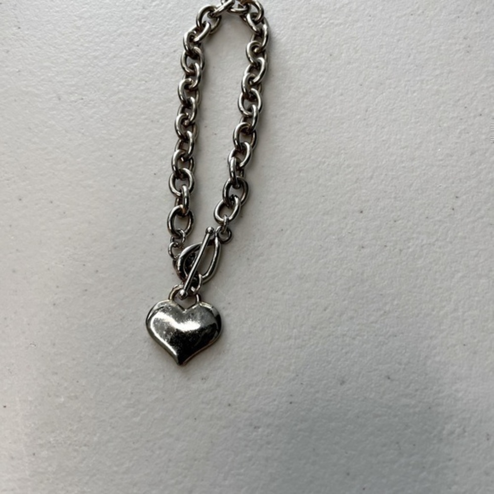 Silver tone Heart Charm Bracelet with Toggle Clasp 8.5” Length